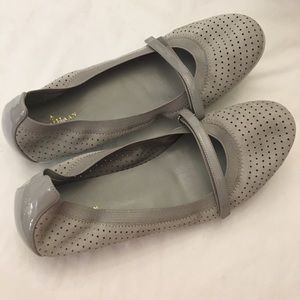 Cole Haan Grey/Gray Suede flats size 10